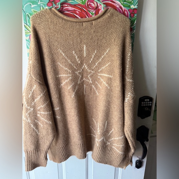Entro Tan Sweater with Starburst Design - Picture 2 of 11